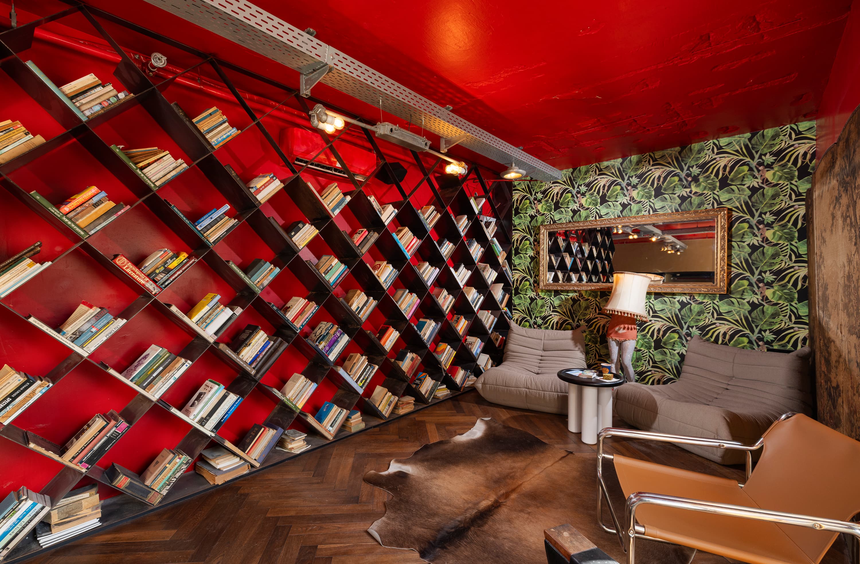 Scarlet Hotel Lobby - 24/7 Reception and Excellent Service